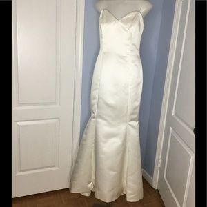 Mermaid Style Wedding Dress + Wedding Veil + Arm Gloves (IVORY)